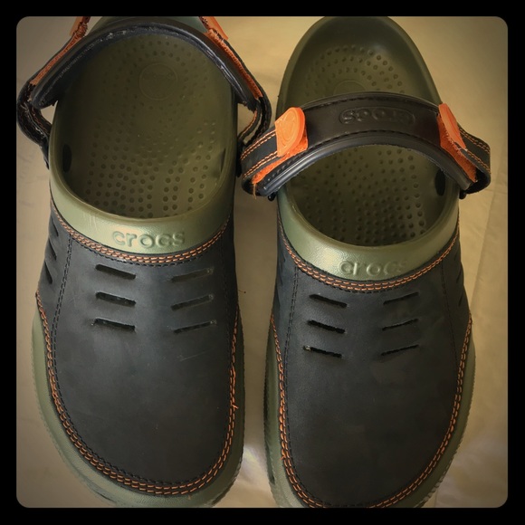 mens suede crocs